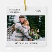 Moderne minimalist Onze eerste Kerstfoto Keramisch Ornament (Voorkant)