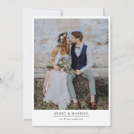 Moderne minimalistische 2 foto vrolijk en getrouwd feestdagenkaart (Voorkant)