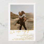 Moderne minimalistische 2 foto's verlovingsfeest folie uitnodiging (Voorkant)