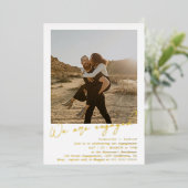 Moderne minimalistische 2 foto's verlovingsfeest folie uitnodiging (Staand Voorkant)