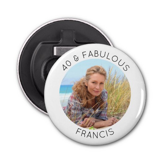 Moderne minimalistische 40 & fantastische foto button flesopener (Voorkant)