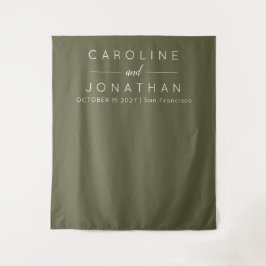 Moderne minimalistische aangepaste bruiloft achter wandkleed