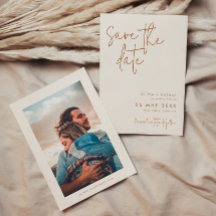 Moderne minimalistische aardse trouwfoto