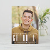 Moderne minimalistische AFSTUDEREN Typografie 2 Fo Aankondiging (Staand voorkant)