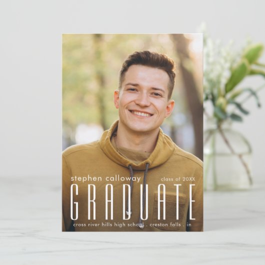 Moderne minimalistische AFSTUDEREN Typografie 2 Fo Aankondiging (Staand voorkant)