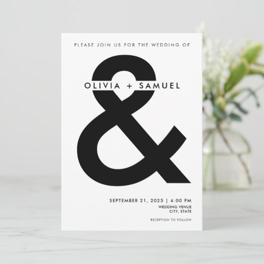 Moderne minimalistische ampersand witte bruiloft kaart (Staand voorkant)