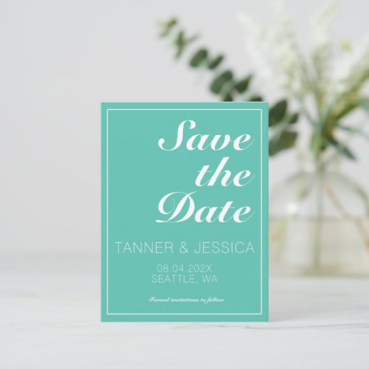 Moderne minimalistische Aqua & White Save the Date Aankondigingskaart (Staand voorkant)