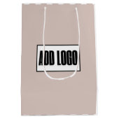 Moderne minimalistische Beige Stripes Business Log Medium Cadeauzakje (Achterkant)