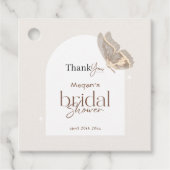 Moderne Minimalistische Beige Vlinder Bruidsdouche Bedankjes Labels (Voorkant)