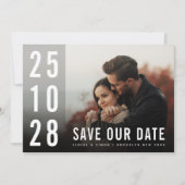 Moderne minimalistische Big Bold Monogram Foto QR- Save The Date (Voorkant)