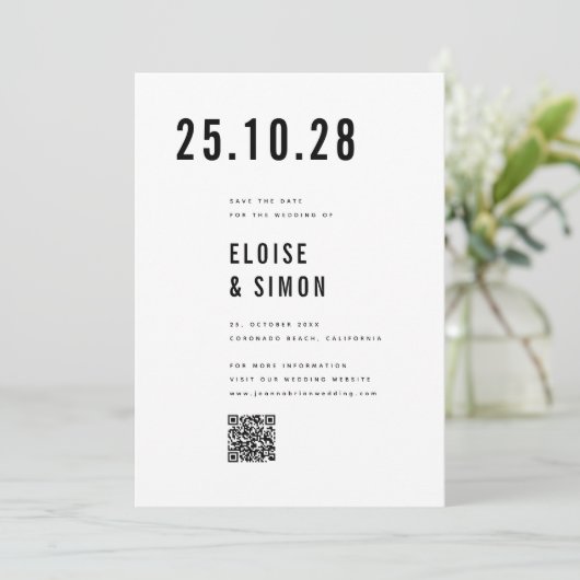 Moderne minimalistische Big Bold Monogram Foto QR- Save The Date (Staand voorkant)