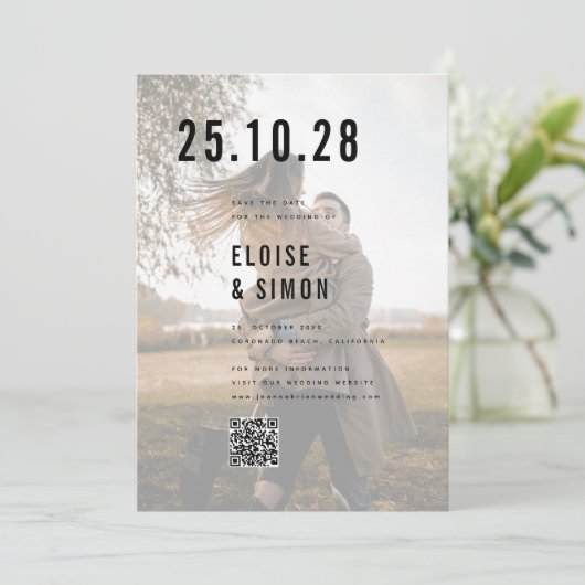 Moderne minimalistische Big Bold Monogram Foto QR- Save The Date (Staand voorkant)