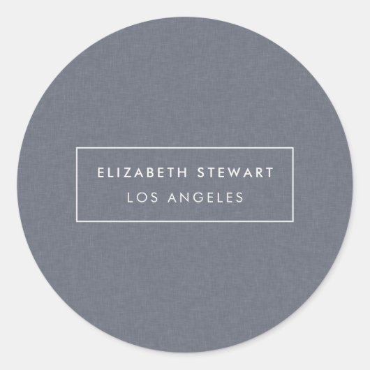 Moderne minimalistische blauw linen ivoren envelop ronde sticker (Voorkant)