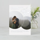 Moderne minimalistische bloemenbruiloft foto folie uitnodiging (Staand Voorkant)