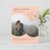 Moderne minimalistische bloemperzik kleur bruiloft kaart (Staand voorkant)