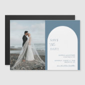 Moderne minimalistische boog stoffig blauw Save th Magnetische Uitnodiging (Voorkant / Achterkant)