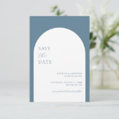 Moderne minimalistische boog stoffige blauwe bruil save the date (Staand voorkant)