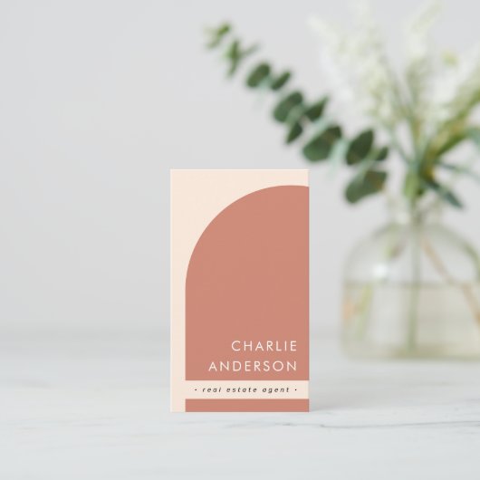 Moderne minimalistische boog terracotta bruin visitekaartje (Staand voorkant)