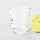 Moderne Minimalistische Bruidsmeisje Script Ontwer Shot Glas (Rechts)