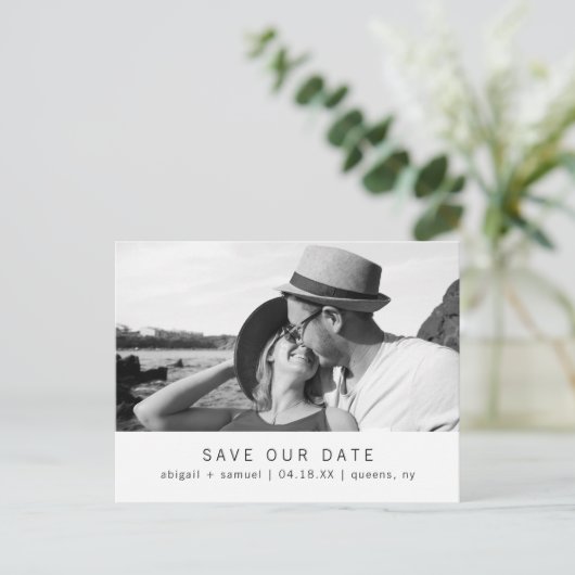 Moderne minimalistische bruiloft bespaart datum aankondigingskaart (Staand voorkant)
