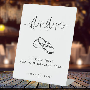 Moderne minimalistische bruiloft flip flop dansend reclamebord met voetstuk