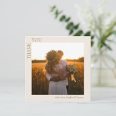 Moderne minimalistische bruiloft foto bedankkaart (Staand voorkant)