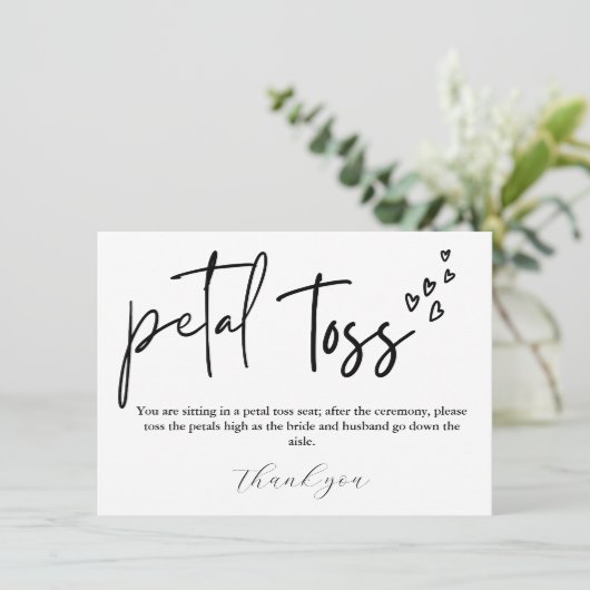 Moderne minimalistische bruiloft Stuur Petal Toss  Kaart (Staand voorkant)