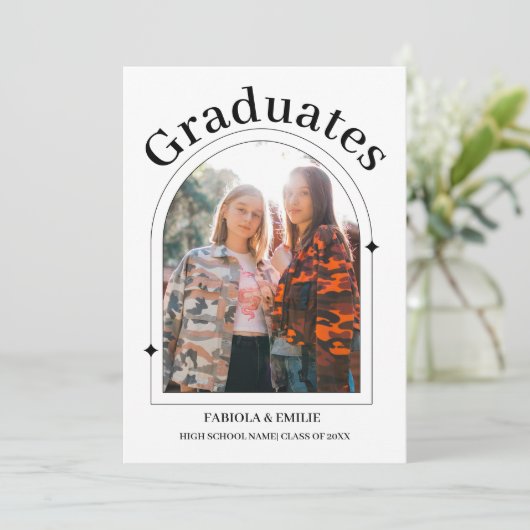 Moderne minimalistische Casual foto Twin afstudere Aankondiging (Staand voorkant)