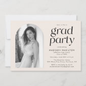 Moderne minimalistische crème foto afstudeerfeest kaart (Voorkant)