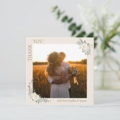 Moderne minimalistische crème goud bloemenbruiloft bedankkaart (Staand voorkant)