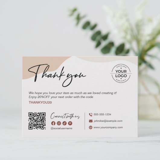 Moderne minimalistische dank u korting QR-code Log Bedankkaart (Staand voorkant)