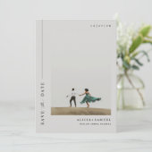 Moderne minimalistische dubbelzijdige foto save the date (Staand voorkant)