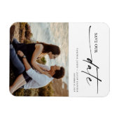 Moderne Minimalistische Dunne Script Trouwfoto Sav Magneet (Horizontaal)