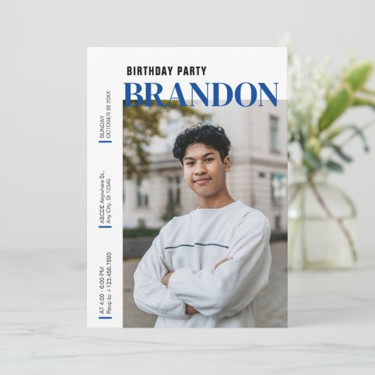 Moderne minimalistische eenvoudige fotoverjaardag kaart (Staand voorkant)