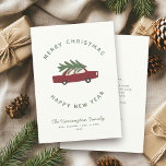 Moderne minimalistische eenvoudige kerstboomauto feestdagenkaart<br><div class="desc">Moderne,  minimalistische kerstfeestkaart met Retro! Een schattige kerstboom met rode auto-illustratie en  typografie die je groeten,  je familienaam en het jaar in een rood en groen ontwerp leest. Op de rug is ruimte voor een douanebericht,  de groeten van het seizoen,  en een feestelijke ster.</div>