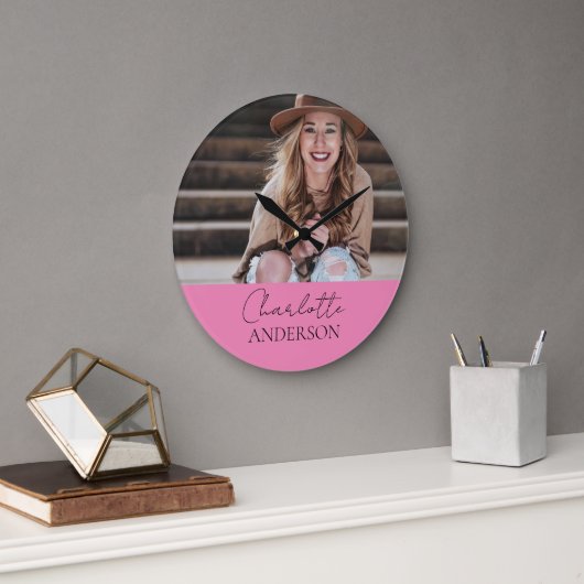 Moderne minimalistische eenvoudige naam foto roze grote klok (Kantoor)