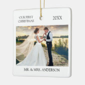 Moderne minimalistische eerste kerst foto bruiloft keramisch ornament (Links)