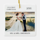 Moderne minimalistische eerste kerst foto bruiloft keramisch ornament (Voorkant)