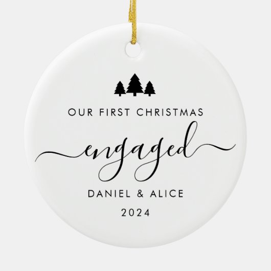 Moderne minimalistische eerste verloofde kerst keramisch ornament (Achterkant)