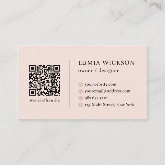 Moderne minimalistische elegante Blush Pink QR-cod Visitekaartje (Achterkant)