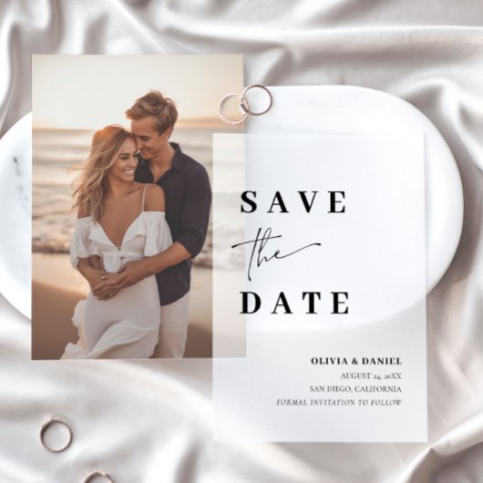 Moderne minimalistische elegante foto Save the Dat Vellum Uitnodigingen