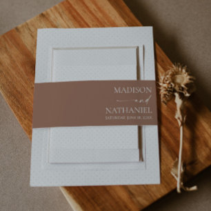 Moderne minimalistische elegante Mocha Mousse brui Uitnodigingen Wikkel