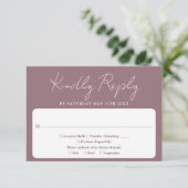 Moderne minimalistische elegante script Mauve brui RSVP Kaartje (Staand voorkant)
