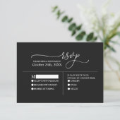 Moderne minimalistische elegante zwart witte bruil RSVP kaartje (Staand voorkant)