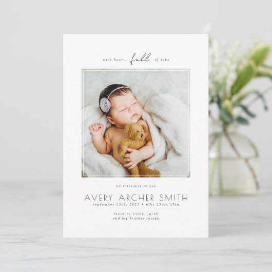 Moderne minimalistische foto-Baby geboorte Aankondiging (Staand voorkant)