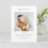 Moderne minimalistische foto-Baby geboorte Aankondiging (Staand voorkant)