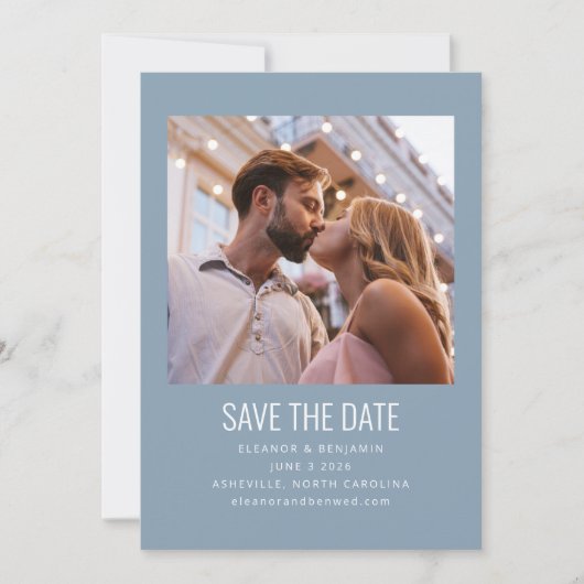 Moderne minimalistische foto bruiloft Dusty Blue Save The Date (Voorkant)