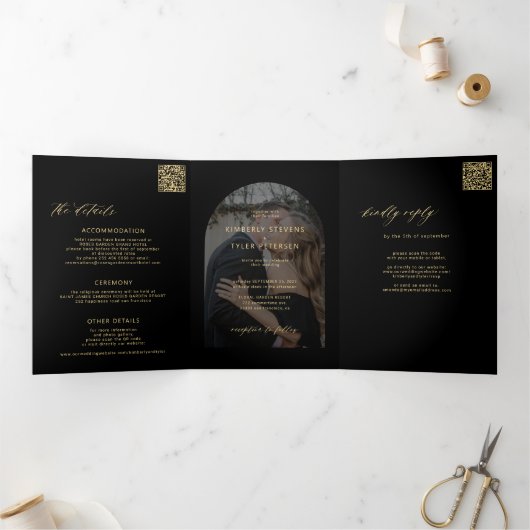 Moderne minimalistische foto bruiloft rsvp details drieluik uitnodiging (Binnen)