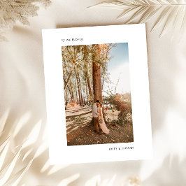 Moderne, minimalistische foto, gewoon gehuwde loti aankondigingskaart