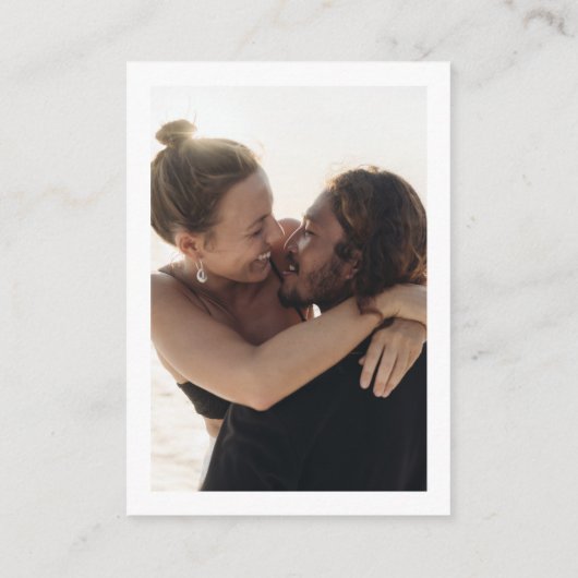 Moderne minimalistische foto QR Code Bruiloft RSVP Informatiekaartje (Achterkant)